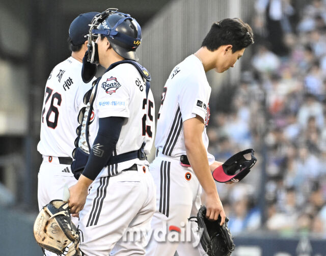 [MD포토] <b>최민석</b>, '대량실점뒤 <b>강판</b>'