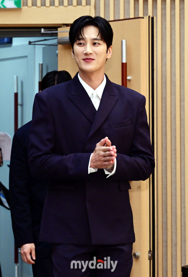[MD포토] <b>안보현</b> '설레임 가득한 등장'