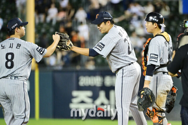 [MD포토] <b>한화</b> '연장 승부에서 웃었다'