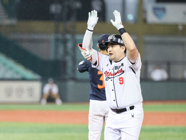 <b>최지만</b> 15G만에 <b>KBO 첫 홈런</b> 폭발…드래프트 1R 확정? 설익은 신인타자보...
