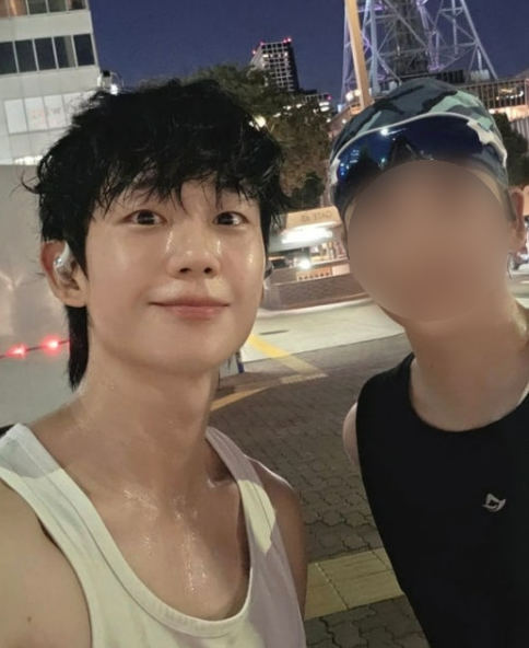 <b>정해인</b> 훈남 <b>매니저</b>, 친동생이었다…"엄마가 만들어 준 따까리"