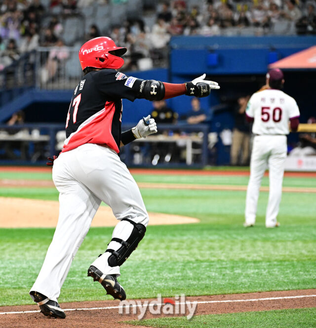 [MD포토] <b>나성범</b> '<b>홈런</b> 빵야'