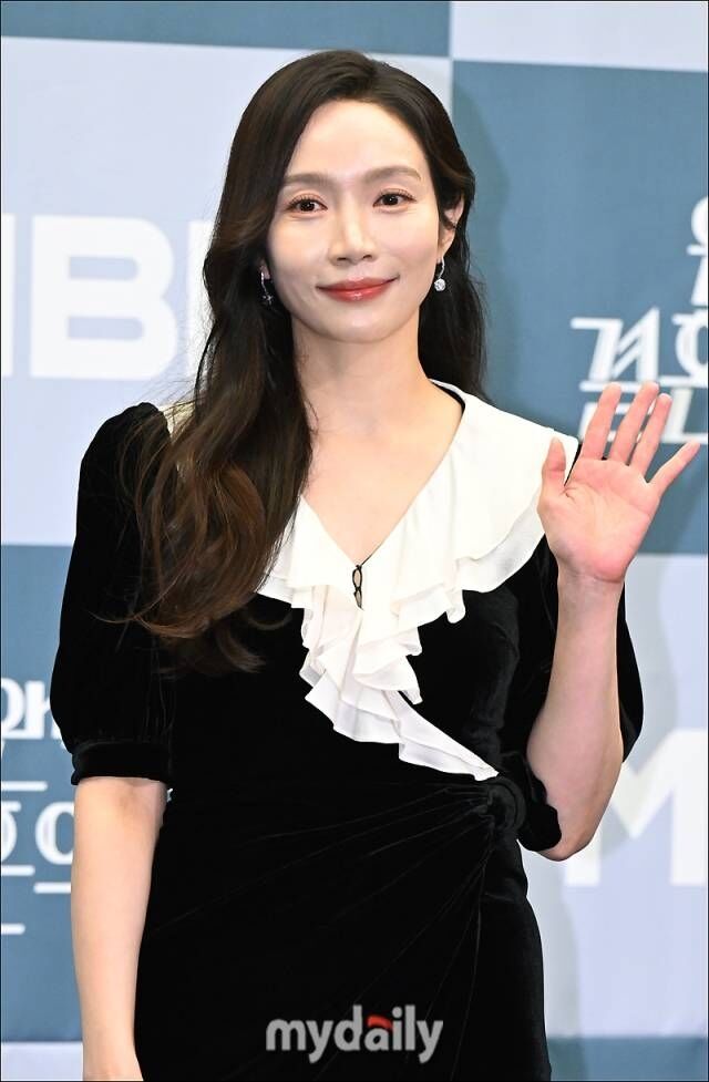 <b>이민영</b> 29일 <b>부친상</b>…연인 겸 <b>소속사 대표</b>, 사위로 이름 올려