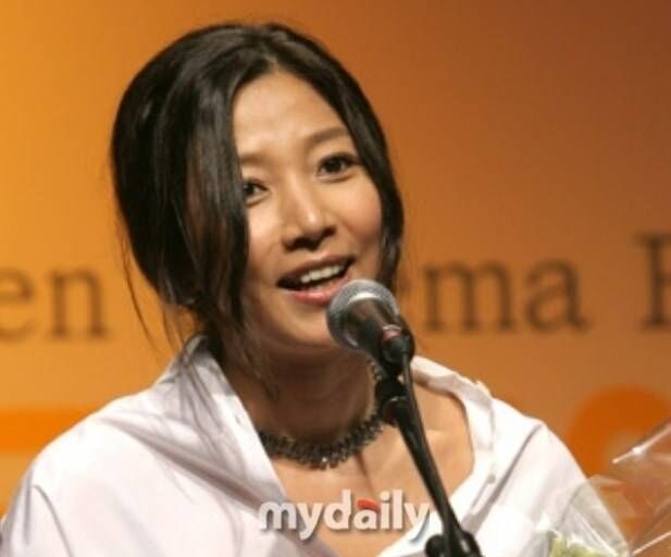 故 <b>장진영 17주기</b>, 여전히 진하게 남은 '국화꽃 향기' [MD투데이]