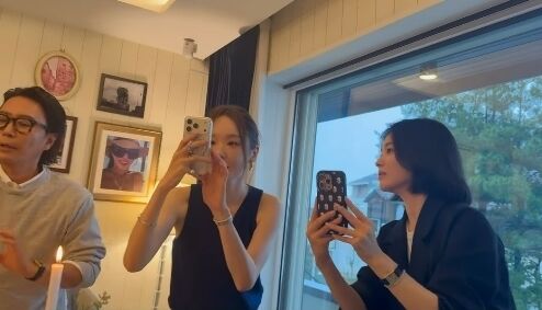 엄정화님 론칭한 와인 브랜드 축하 파티 참석한 송혜교님