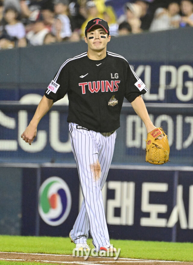[MD포토] <b>임찬규</b> '<b>다승 선두</b> 가야죠'