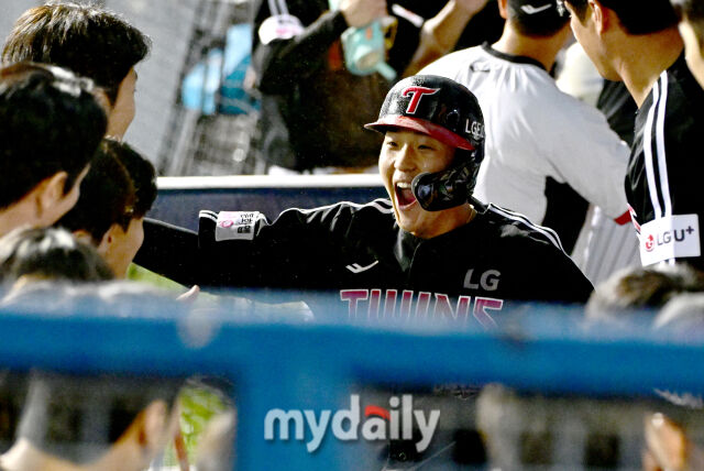송찬의 괴력 좀 보소, 밀어서 결승 스리런포→<b>LG</b> 고우석 오기로 한 날 3...
