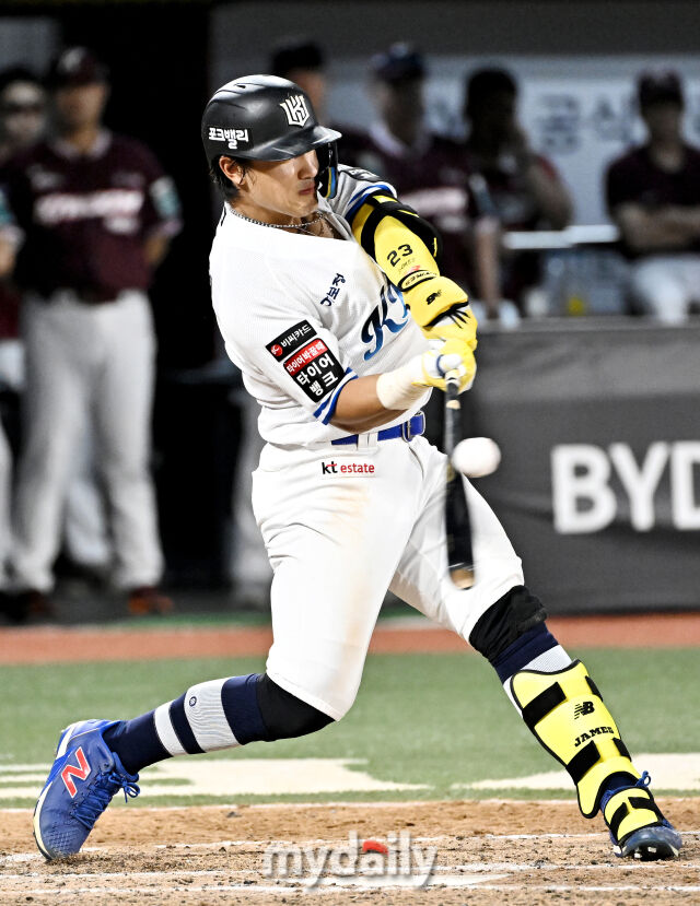 '3-5→4-7→8-7→13-11' 삼성 진 날 <b>KT</b> 美친 <b>역전승</b>이라니, 1위 탈환 놀랍...