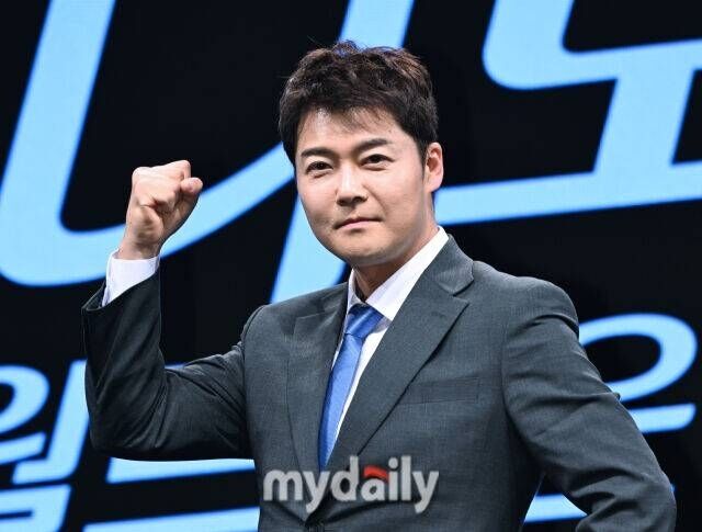 <b>전현무</b>, '즉흥'에 데이고 '발품' 판다…돌고 돌아 또 <b>여행</b> [MD포커스]