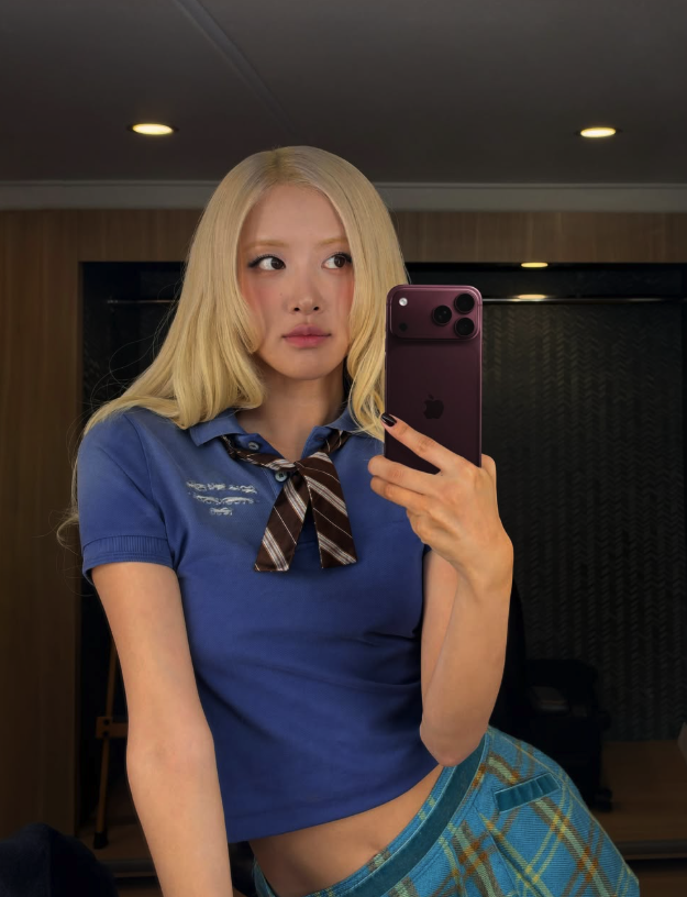 <b>로제</b>, <b>애플</b> 이벤트 끝나기 무섭게 셀카 투척…M/V 컬래버 예고