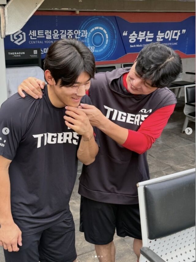 KIA 타이거즈 김도영이 11일 광주 KIA챔피언스필드에서 열린 SSG 랜더스와의 홈 경기를 앞두고 덕아웃에 모습을 드러냈다./KIA 타이거즈 인스타그램 캡쳐