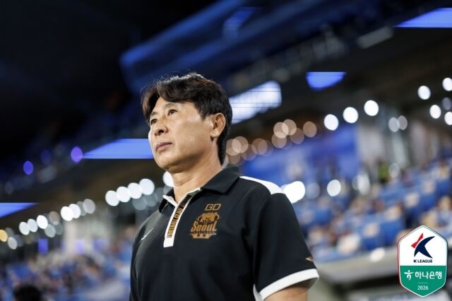 김기동 FC서울 감독이 지난 8일 펼쳐진 울산 HD와의 경기를 지켜보고 있다./한국프로축구연맹 제공