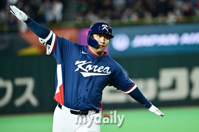 9일 일본 도쿄돔에서 열린 2026 월드 베이스볼 클래식(WBC) 조별리그 한국-호주 경기. 문보경이 2회초 무사 1루에 선제 투런포를 친 후 그라운드를 뛰고 있다./마이데일리