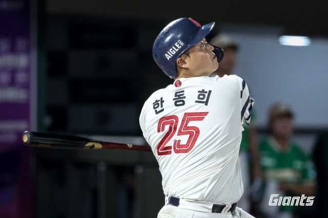 롯데 자이언츠 한동희가 18일 열린 키움 히어로즈와 홈 경기에서 만루 홈런을 쳤다./롯데 자이언츠 제공