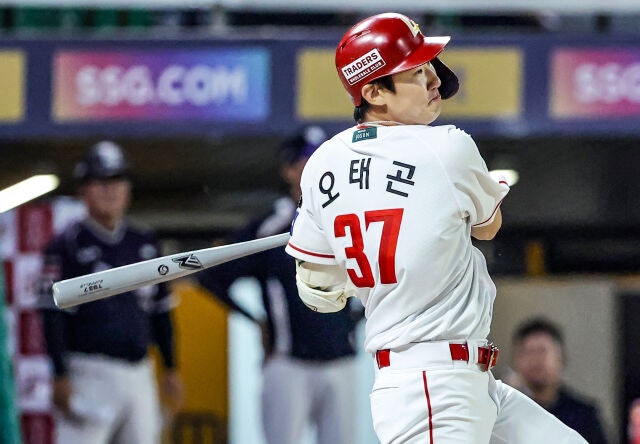 오태곤이 9월 22일 인천 SSG 랜더스필드에서 열린 KT 위즈전 타격을 하고 있다./SSG 랜더스 제공