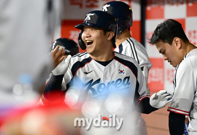 '역시 WBC 타점왕' <b>문보경</b> 투런포 터졌다, AG 첫 <b>홈런</b> 폭발하다…노시환...