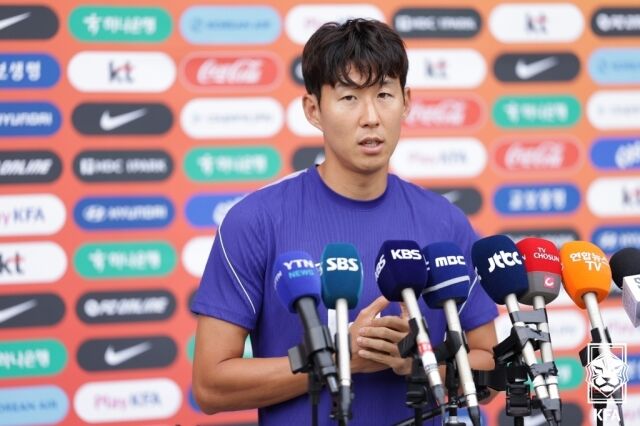한국 남자 축구대표팀 주장 손흥민이 23일 천안 코리아풋볼파크에서 에콰도르전 사전 인터뷰를 진행하고 있다./대한축구협회 제공