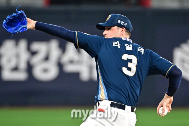 2026년 9월 23일 오후 경기도 수원KT위즈파크에서 열린 '2026 신한 SOL KBO리그' NC 다이노스와 KT 위즈의 경기. NC 선발투수 라일리가 투구하고 있다./수원=유진형 기자