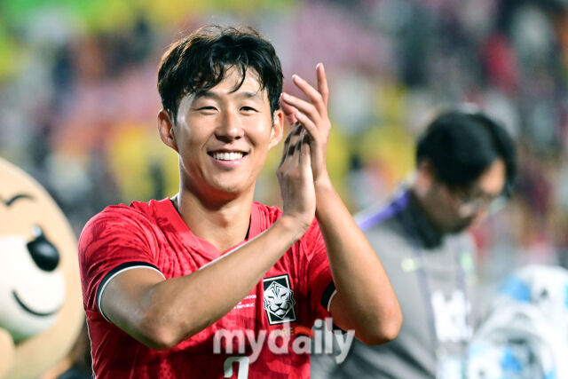 환상 프리킥 득점→A매치 최다 득점 타이까지 단 1골…손흥민 "기록을 ...