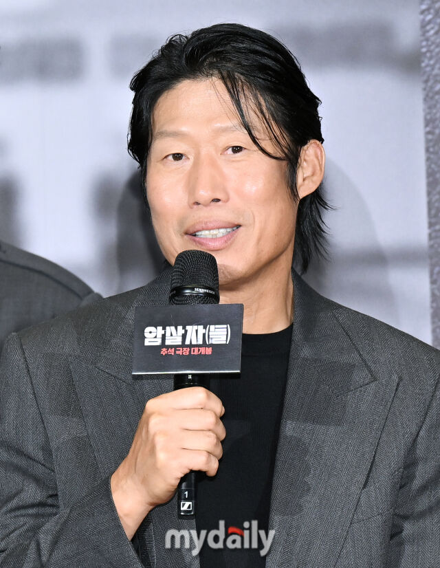 유해진 '암살자(들)' 연휴 첫날 1위…2위 '<b>타짜</b>4' [MD박스오피스]