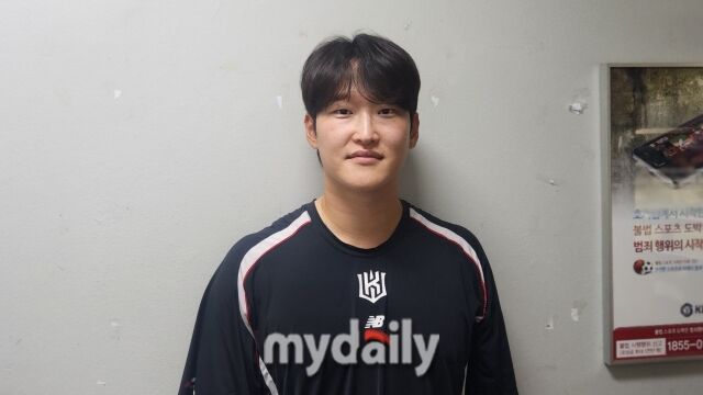 배제성이 9월 27일 서울 잠실야구장에서 열린 두산 베어스전을 마치고 취재진과 인터뷰를 하고 있다./잠실=김경현 기자