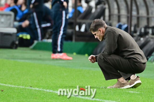 '<b>우루과이전</b> 참패' 모레노 감독 "팬들에게 사과드린다…이런 결과 반복...