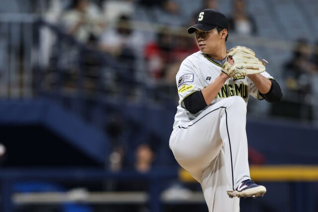 김기중이 9월 28일 서울 고척 스카이돔에서 열린 2026 KBO 퓨처스리그 챔피언 결정전 울산 웨일즈와의 경기에서 공을 던지고 있다./KBO 제공