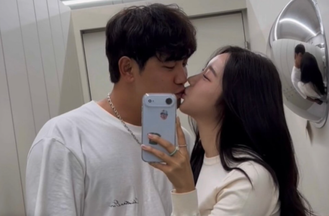 '미코 출신' <b>정유성</b> 아나운서, SSG <b>서진용</b>과 <b>결혼</b>·득녀 '깜짝' 공개