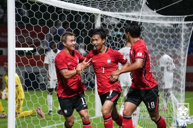 '한국축구 4연패 도전' 운명의 <b>일본전</b> 라인업 떴다! 이기혁-양민혁 컴백...