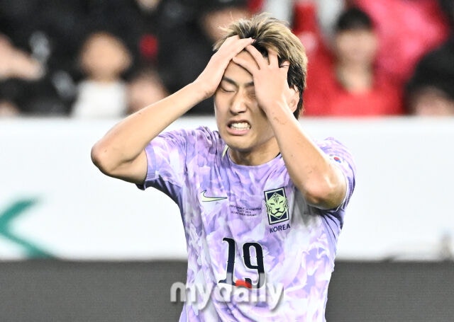 2일 오후 울산광역시 남구 문수월드컵경기장에서 진행된 축구 국가대표팀 친선경기 베네수엘라와의 경기.축구대표팀 이강인이 슛이 빗나가자 아쉬워 하고 있다./마이데일리 DB
