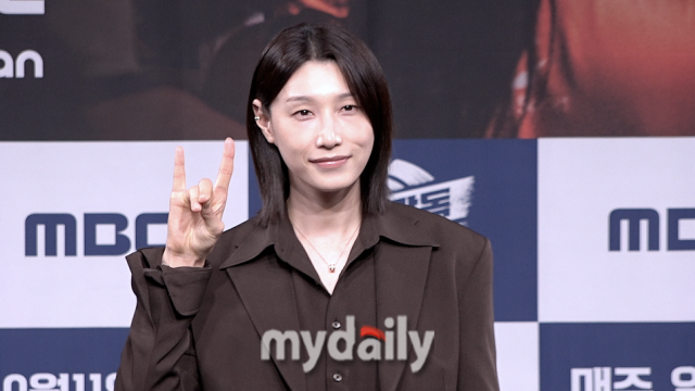 <b>김연경</b>, "<b>시즌2</b> 절대 없다" 선언했는데…결국 '경력직 <b>감독</b>'으로 컴백 [...