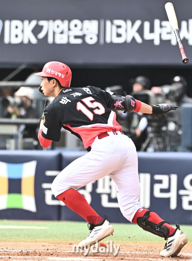 3일 오후 서울 잠실야구장에서 진행된 '2026 프로야구 KBO리그' LG트윈스와 KIA타이거즈의 경기. KIA 박재현이 3회초 1사 1,3루서 1타점 적시타를 터뜨리고 있다./잠실=송일섭 기자 andlyu@mydaily.co.kr