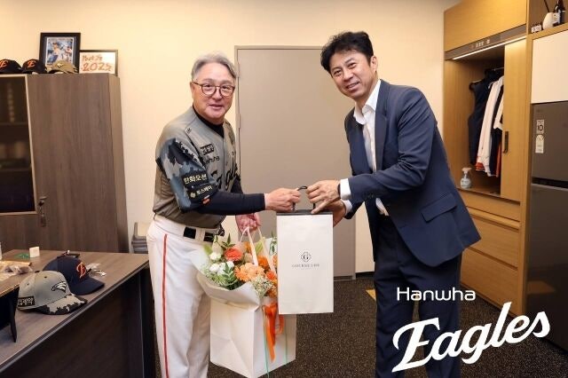 김경문 감독(왼쪽)과 손혁 단장이 한화를 떠난다./한화 이글스 제공