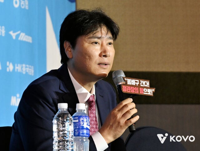 권순찬 정관장 감독이 지난 7일 열린 2026-27시즌 V-리그 여자부 미디어데이에서 출사표를 밝히고 있다./한국배구연맹(KOVO) 제공