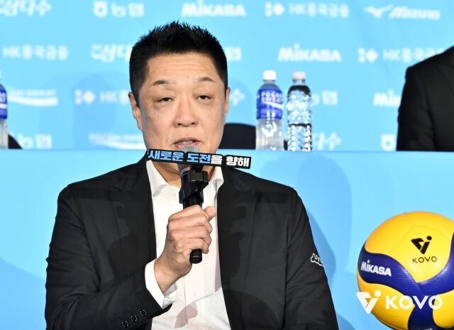 마나베 마사요시 IBK기업은행 감독이 지난 7일 열린 2026-27시즌 V-리그 미디어데이에 참석해 현장 취재진 질문에 답하고 있다./한국배구연맹(KOVO) 제공