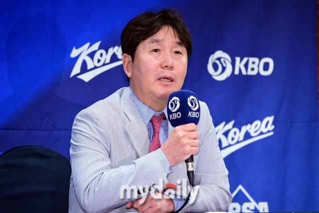 류지현 대표팀 감독이 11일 서울 중구 한국프레스센터에서 진행된 '2026 아이치·나고야 아시안게임 야구 국가대표팀 최종 명단 발표' 기자회견에서 취재진의 질문에 답하고 있다./마이데일리