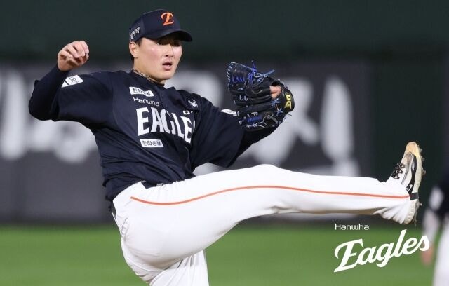 한화 이글스 박준영이 4일 부산 사직구장에서 열린 롯데 자이언츠전에서 공을 던지고 있다./한화 이글스 제공