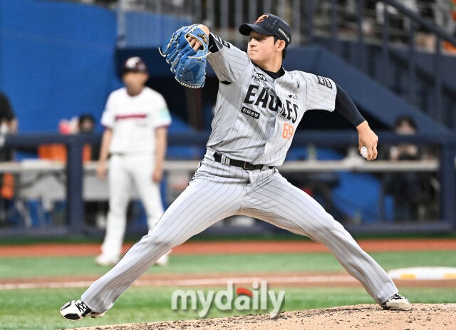 13일 오후 서울 고척스카이돔에서 진행된 '2026 프로야구 KBO리그' 키움히어로즈와 한화이글스의 경기. 한화 강건우가 역투하고 있다./마이데일리