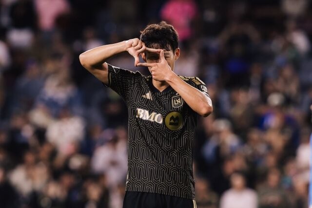 손흥민(LAFC)이 15일(한국시각) 미국 캘리포니아주 로스앤젤레스의 BMO 스타디움에서 열린 2026시즌 메이저리그사커(MLS) 29라운드 오스틴FC와의 맞대결에서 득점한 뒤 세리머니하고 있다./LAFC 제공
