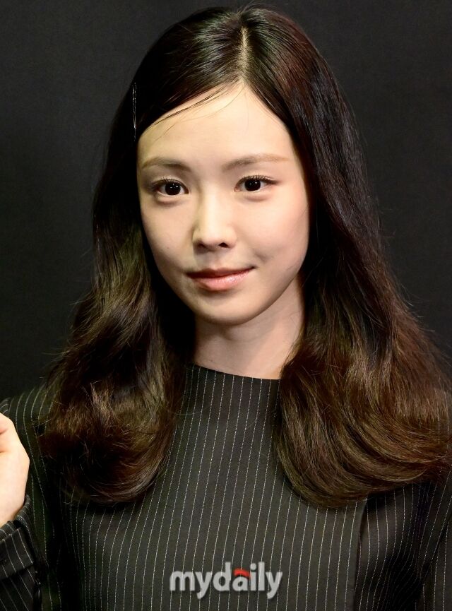 [단독]손나은, 오늘(17일) <b>모친상</b>… 슬픔 속 <b>빈소</b> 지켜