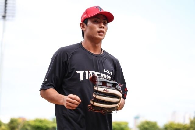 KIA 타이거즈 김민규가 9일 광주 KIA챔피언스필드에서 열린 NC 다이노스와의 홈 경기를 앞두고 훈련하고 있다./KIA 타이거즈 제공
