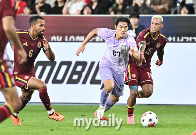 2일 오후 울산광역시 남구 문수월드컵경기장에서 진행된 축구 국가대표팀 친선경기 베네수엘라와의 경기. 축구대표팀 김민수가 돌파를 시도하고 있다./마이데일리 DB