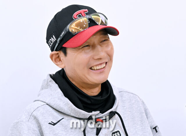 "오늘(20일)은 터지겠죠" <b>염경엽</b> LG 감독 승부수…오지환 2번 <b>타순</b> 기용...
