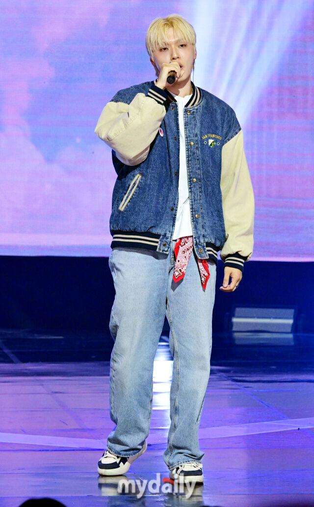 [MD포토] 세진 '<b>더쇼</b>'의 첫 주인공