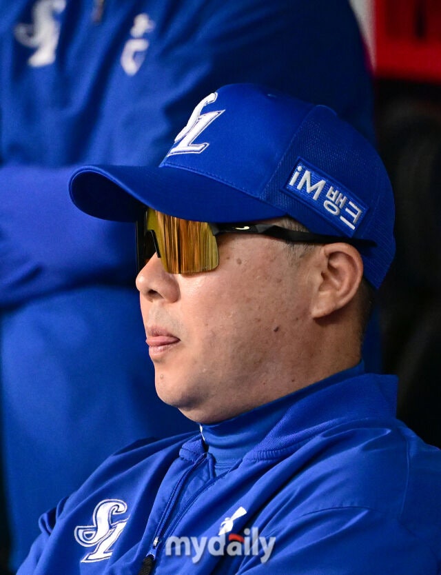 2026년 9월 16일 오후 서울 잠실구장에서 열린 '2026 신한 SOL KBO리그' 삼성 라이온즈와 두산 베어스의 경기. 삼성 박진만 감독이 지켜보고 있다./마이데일리