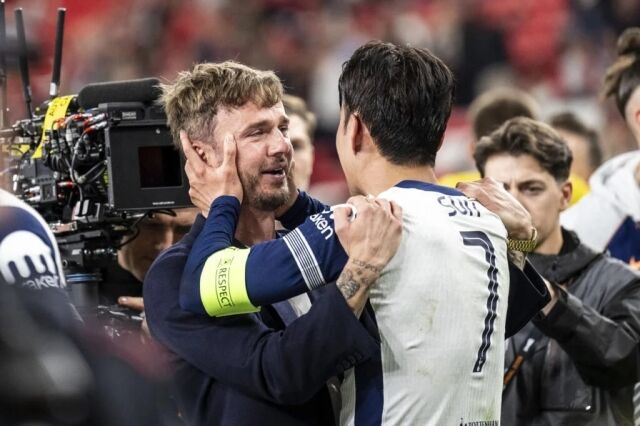 2024-25시즌 유럽축구연맹(UEFA) 유로파리그(UEL) 우승을 차지한 뒤 포옹하고 있는 제임스 매디슨(왼쪽)과 손흥민./스퍼스웹 제공