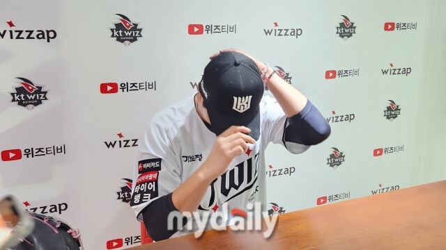 고개를 숙인 우규민/수원=김경현 기자