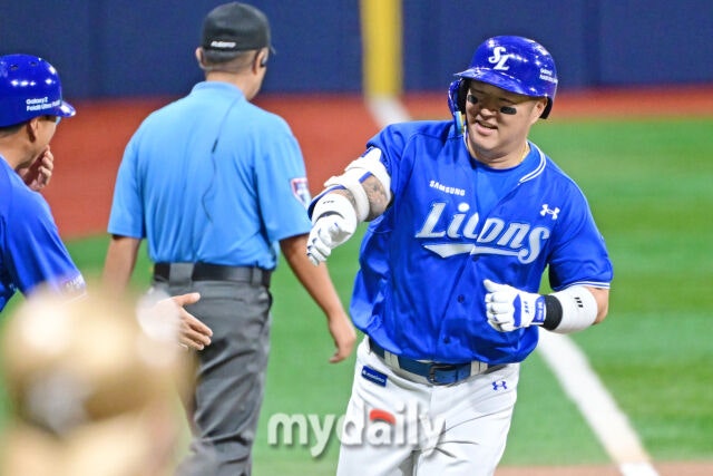 26일 서울 고척스카이돔에서 열린 '2026 신한 SOL KBO리그' 삼성 라이온즈와 키움 히어로즈 경기. 삼성 최형우가 1회초 무사 만루에 홈런을 친 후 그라운드를 뛰고 있다./마이데일리