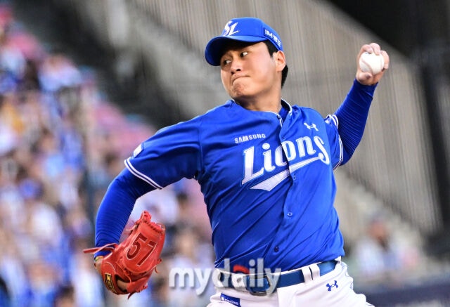 2026년 9월 5일 오후 서울 잠실구장에서 열린 '2026 신한 SOL KBO리그' 삼성 라이온즈와 LG 트윈스의 경기. 삼성 선발투수 이승현이 5이닝 무실점 투구를 하고 있다./마이데일리