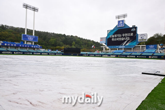 [MD포토] <b>PO 1차전 우천취소</b> '26일로 순연'